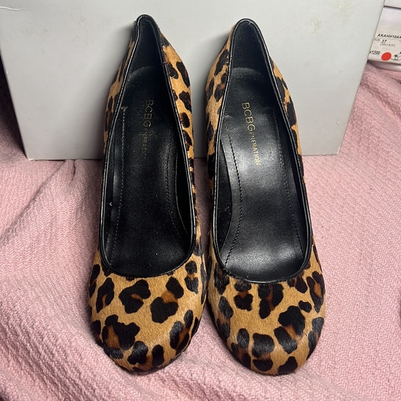 BCBG chunky heels. Leopard or cheetah.... faux fur - Picture 2 of 7